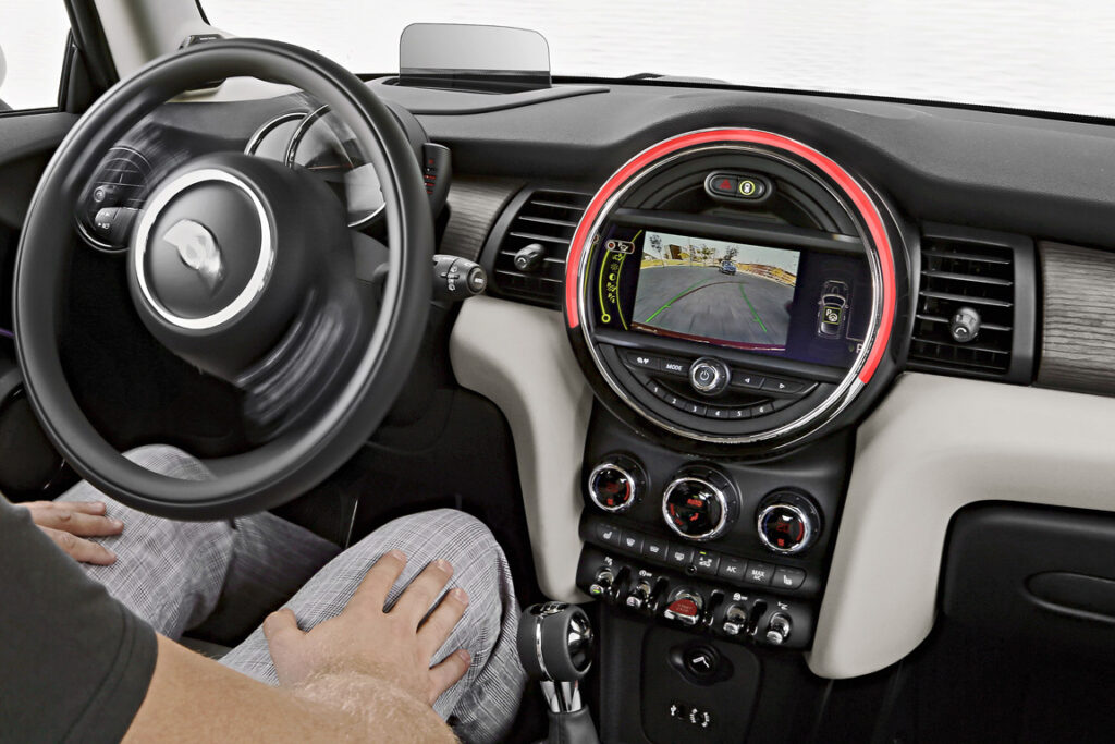 Фото 51 — Mini Cooper: выбор между купе и кабриолетом