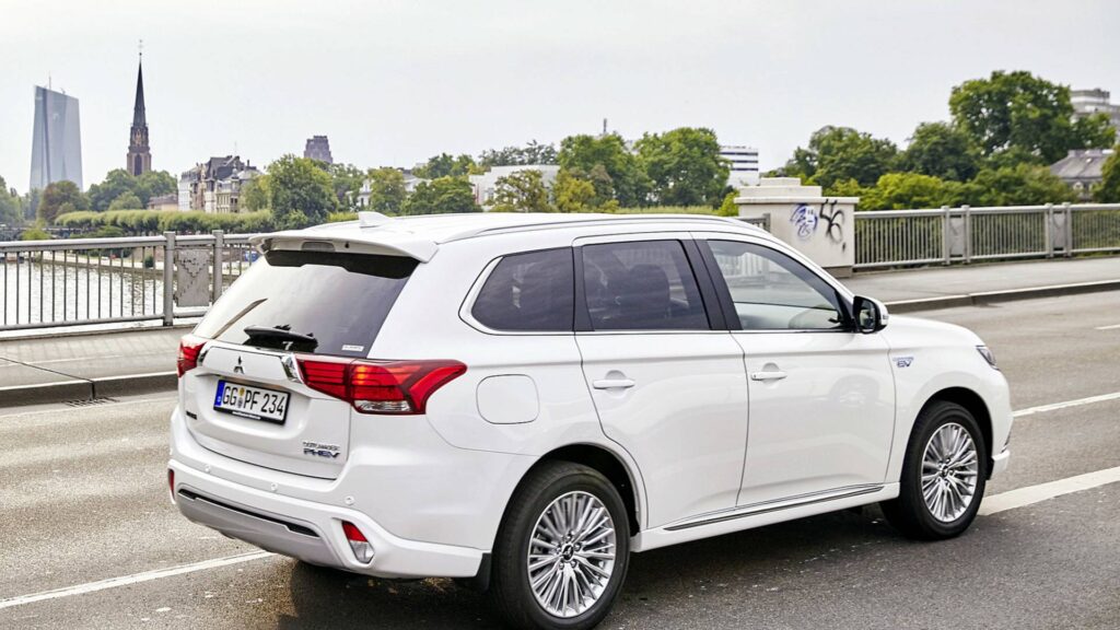 Фото 202 — Mitsubishi Outlander: тест-драйв семейного кроссовера